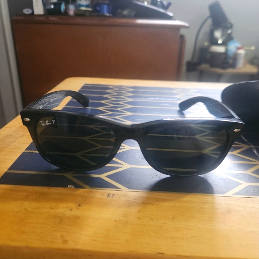 ORIGINAL Ray-Ban Wayfarer sunglasses, only worn twice, comes with case